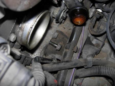 Upper bolt can't be reached without removing the throttle body inlet pipe.